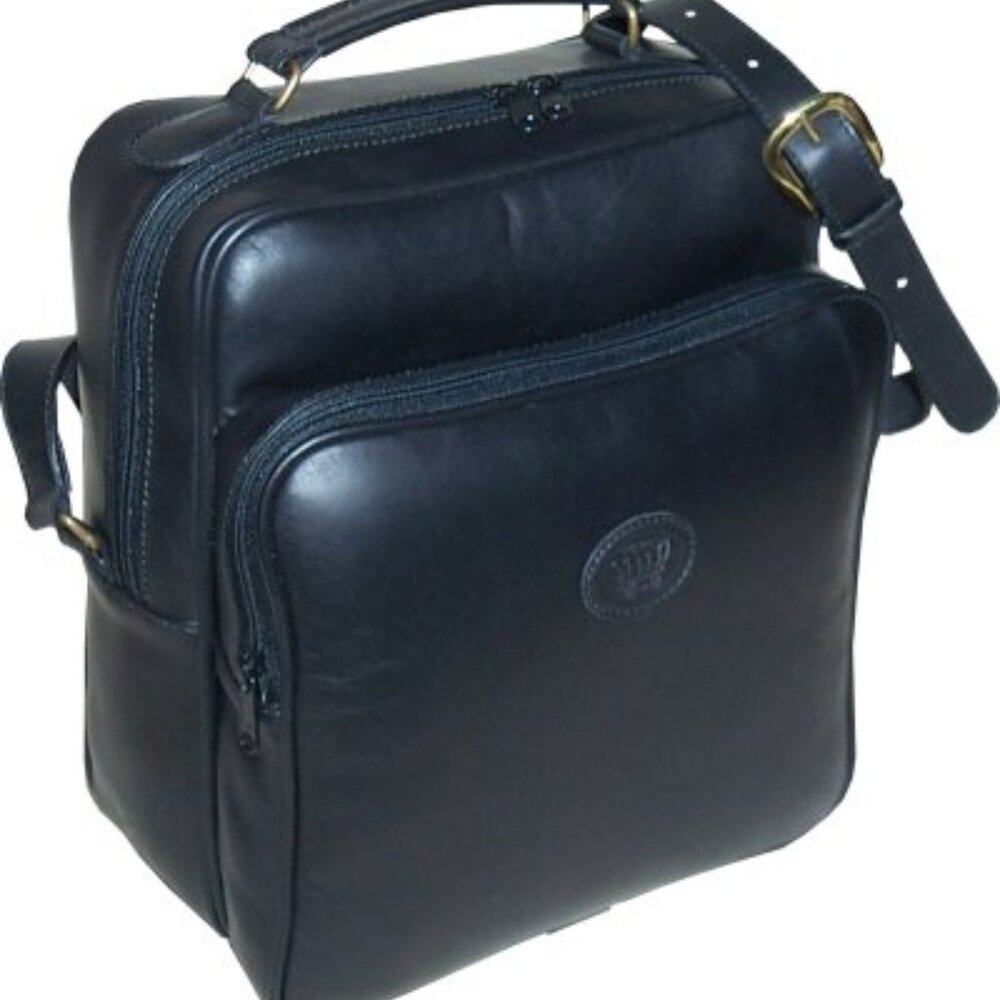 Medium Shoilder bag. 100% leather.